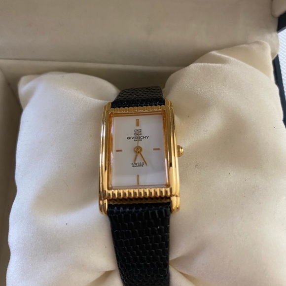 🌷sold🌷Givenchy Ladies watch - Picture 3 of 8